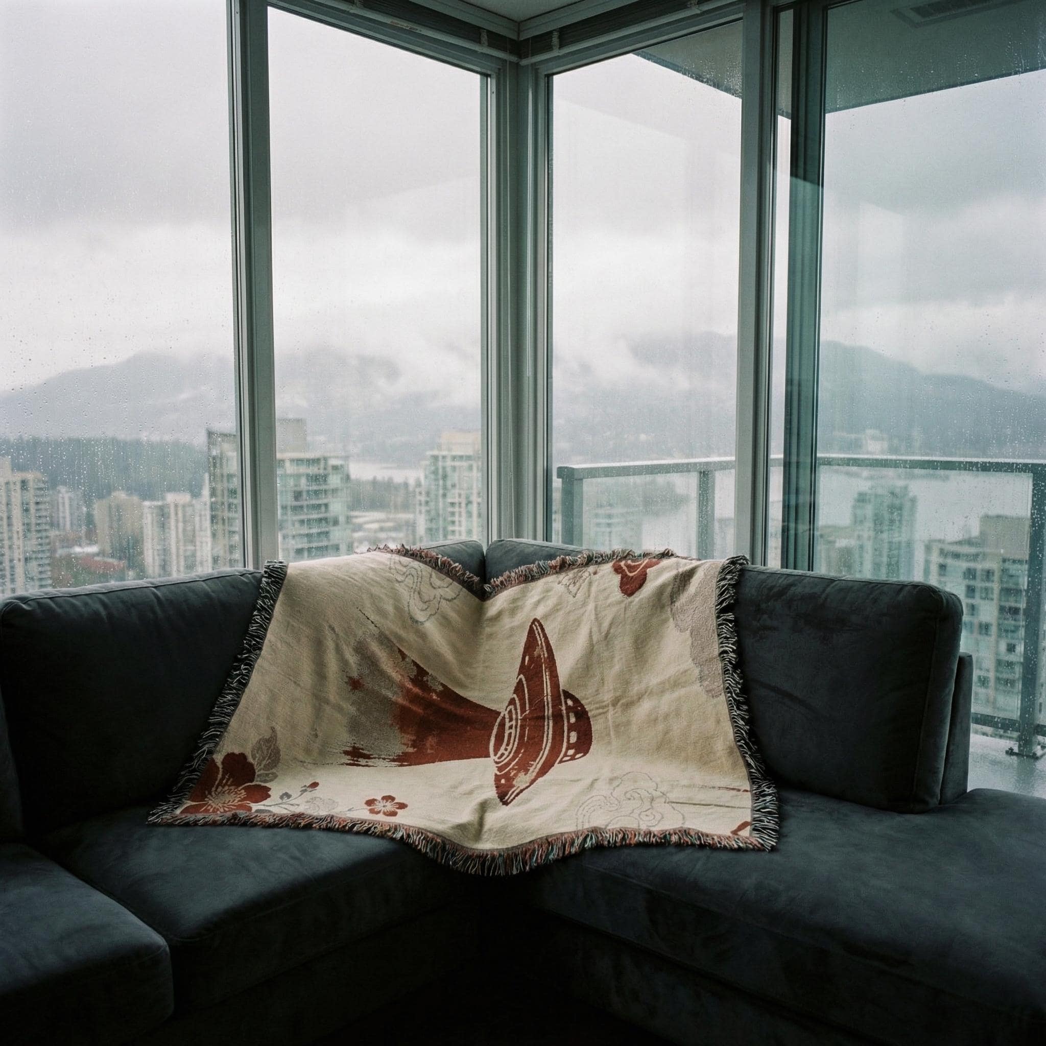 Retro UFO illustration Woven Blanket | Vintage UFO throw, sci-fi decor