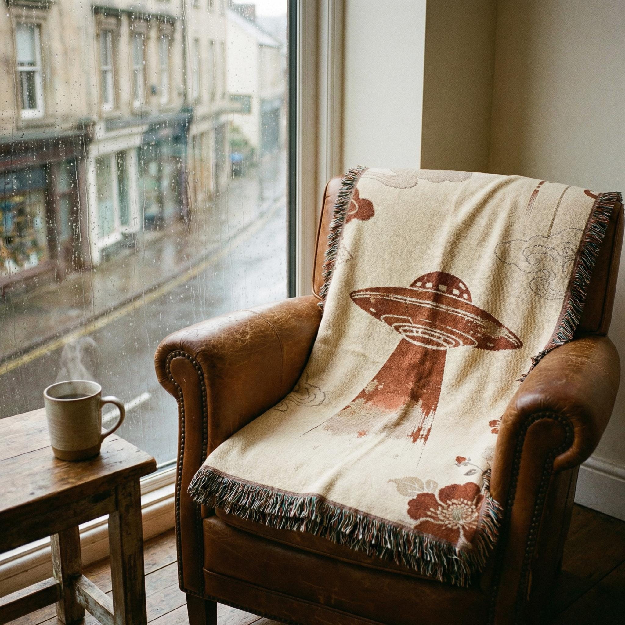 Retro UFO illustration Woven Blanket | Vintage UFO throw, sci-fi decor