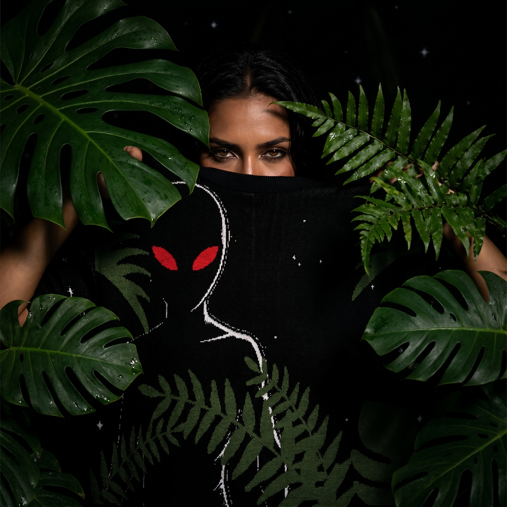 Varginha Alien Jacquard Knit T-Shirt | Retro Sci-Fi Heavyweight Knitted Streetwear | 1996 Brazil UFO Mystery